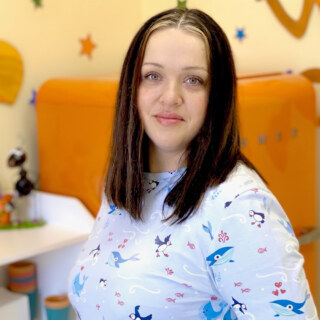 Анна Грозовська — помічник вихователя, Чудо Клуб